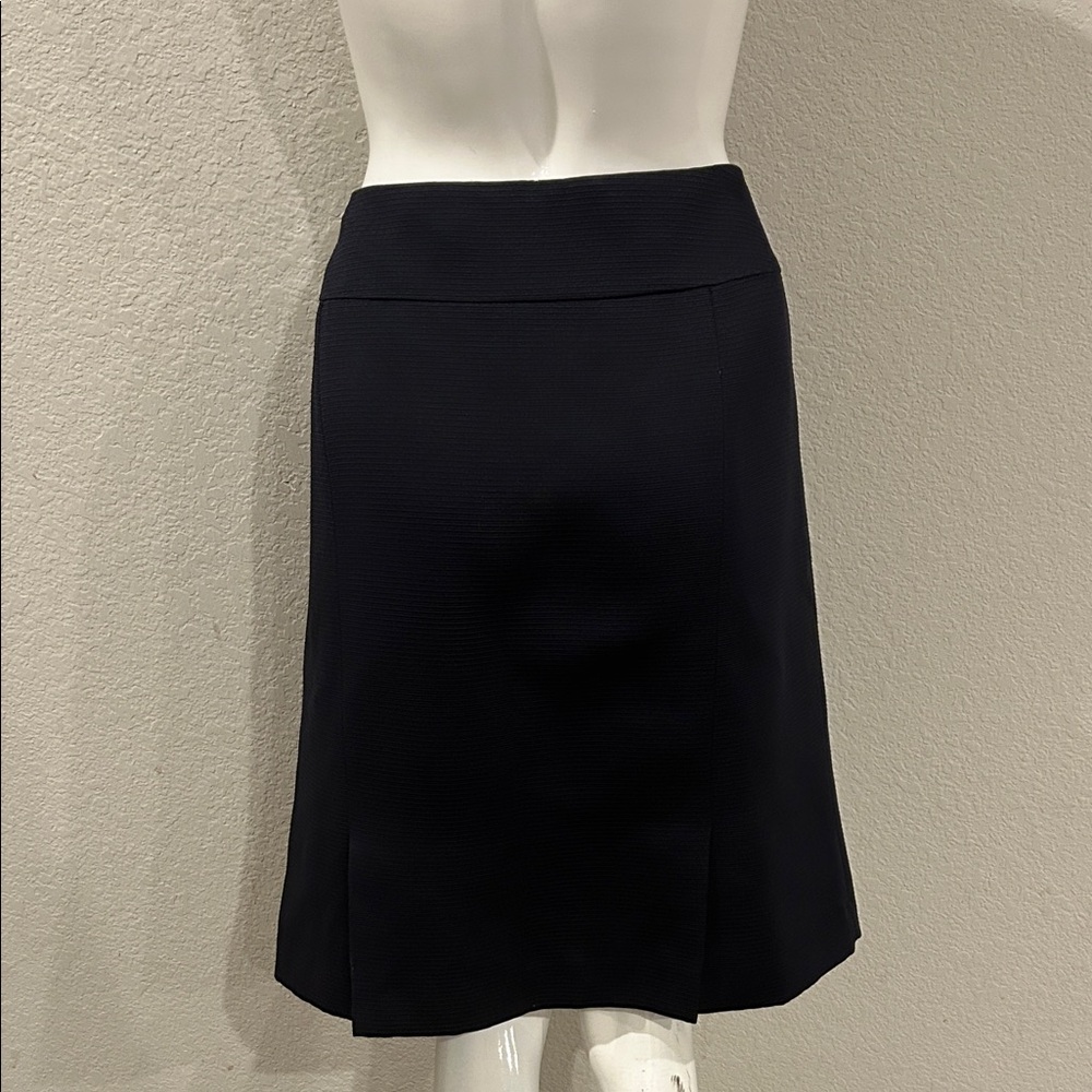 Elegant Black Women's Skirt - Picture 4 of 5